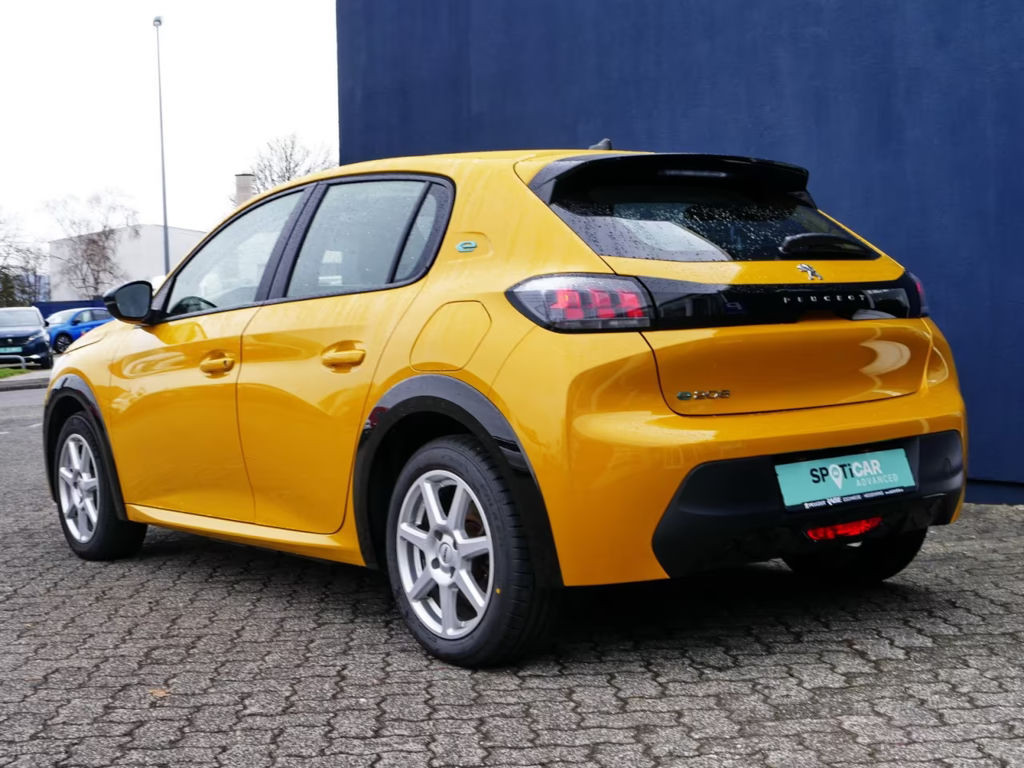 Peugeot e-208