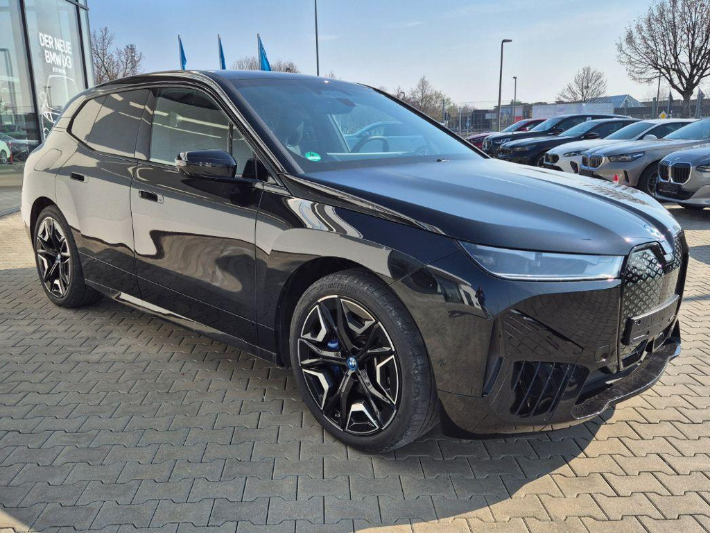 BMW iX