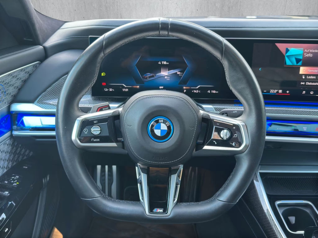 BMW i7