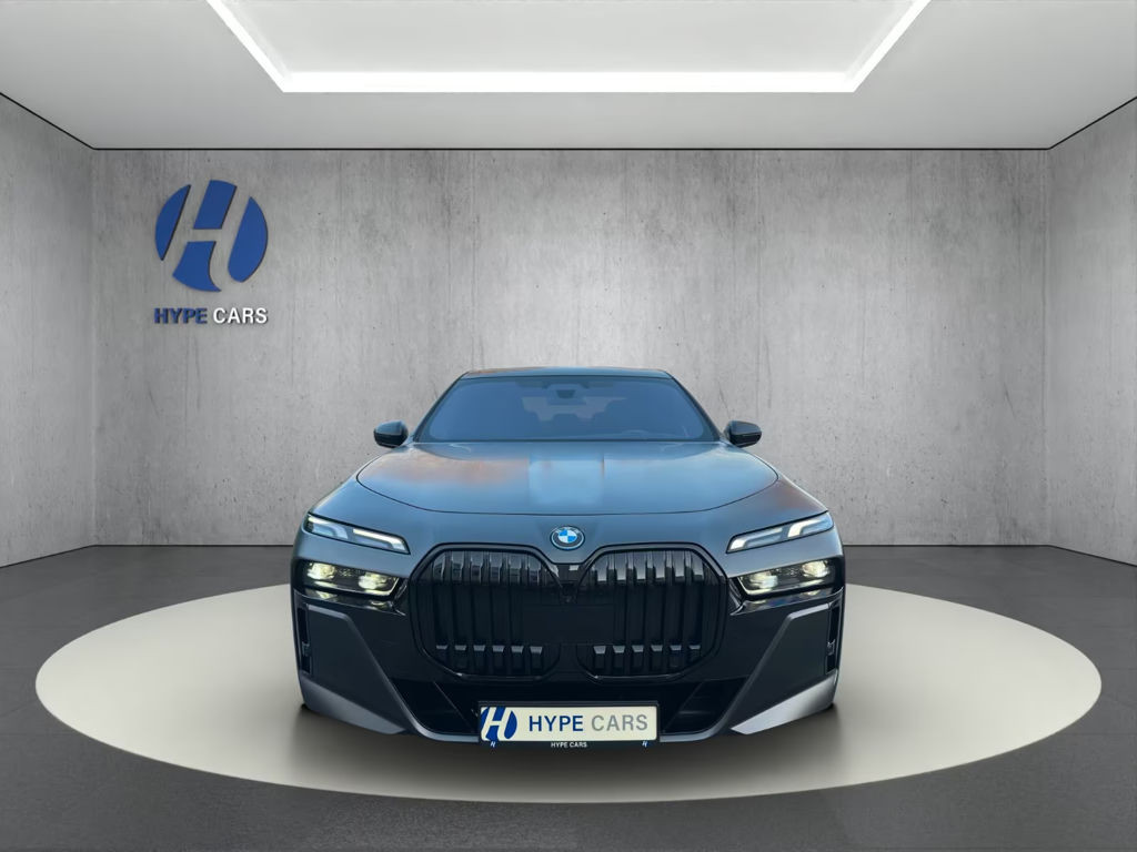BMW i7
