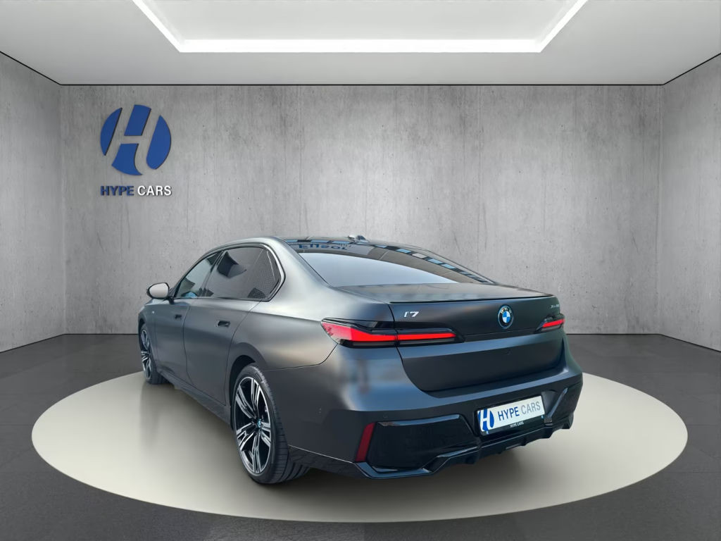 BMW i7
