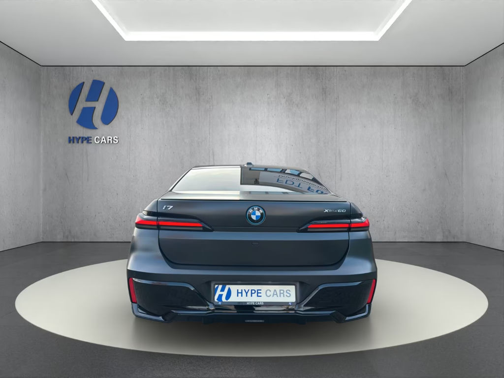 BMW i7