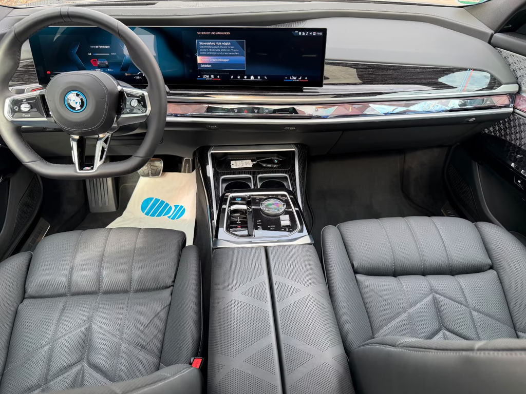 BMW i7