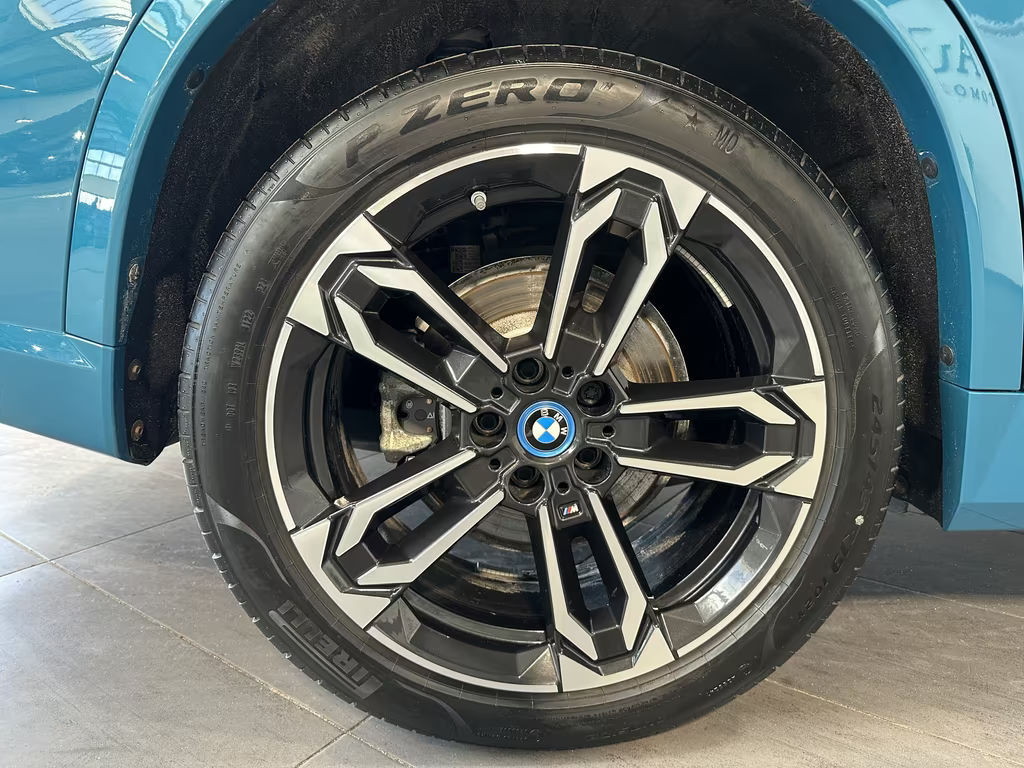 BMW iX1