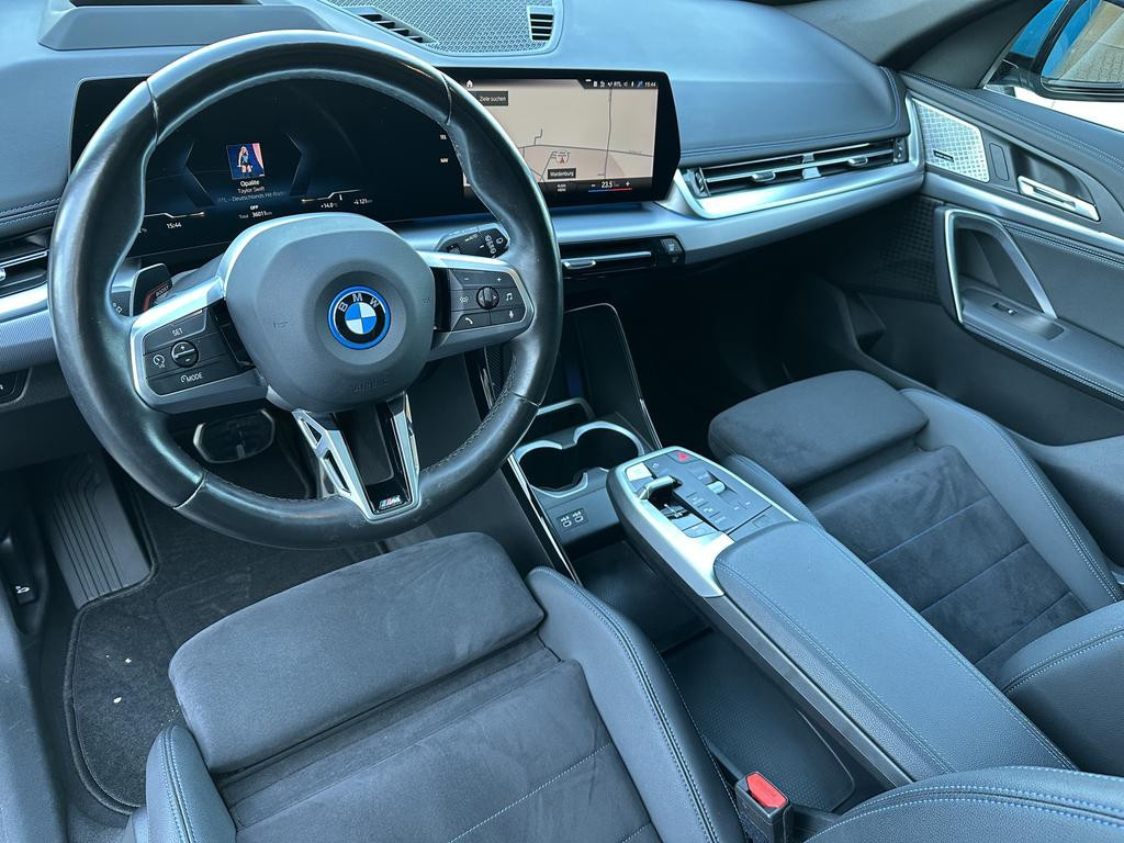 BMW iX1