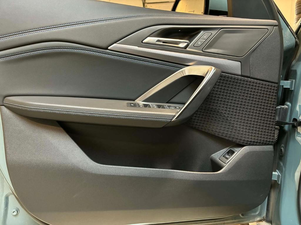 BMW iX1