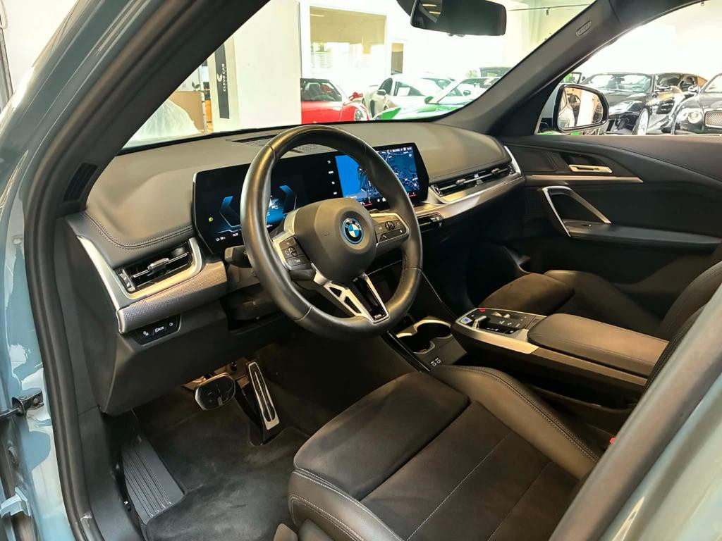 BMW iX1