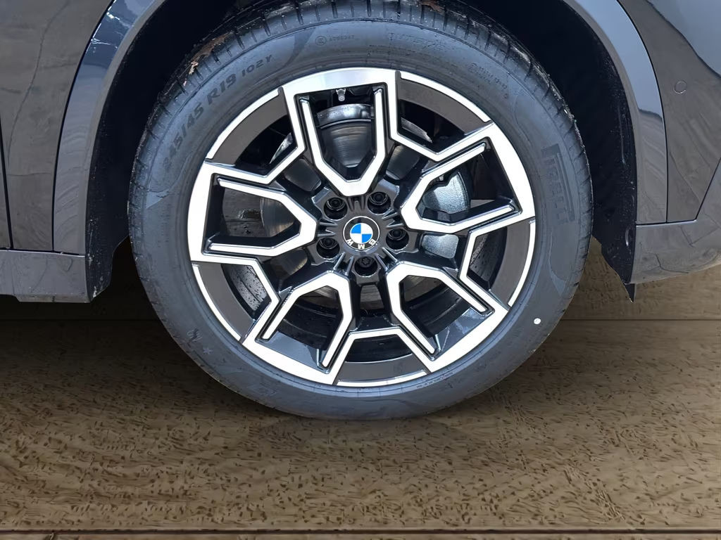 BMW iX1
