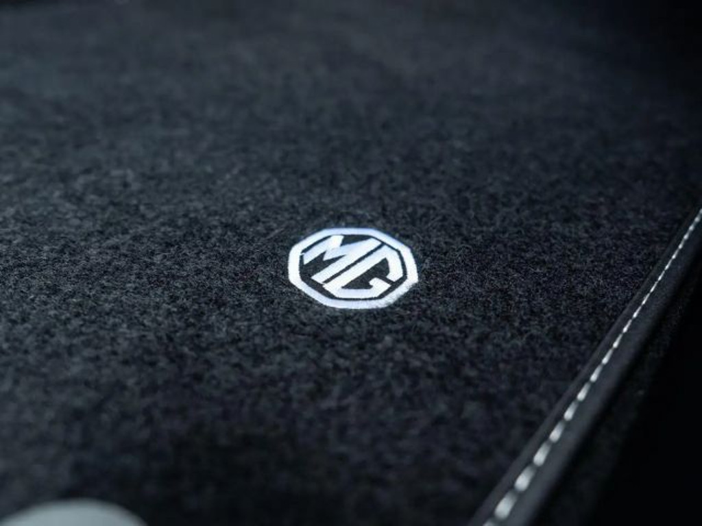MG HS