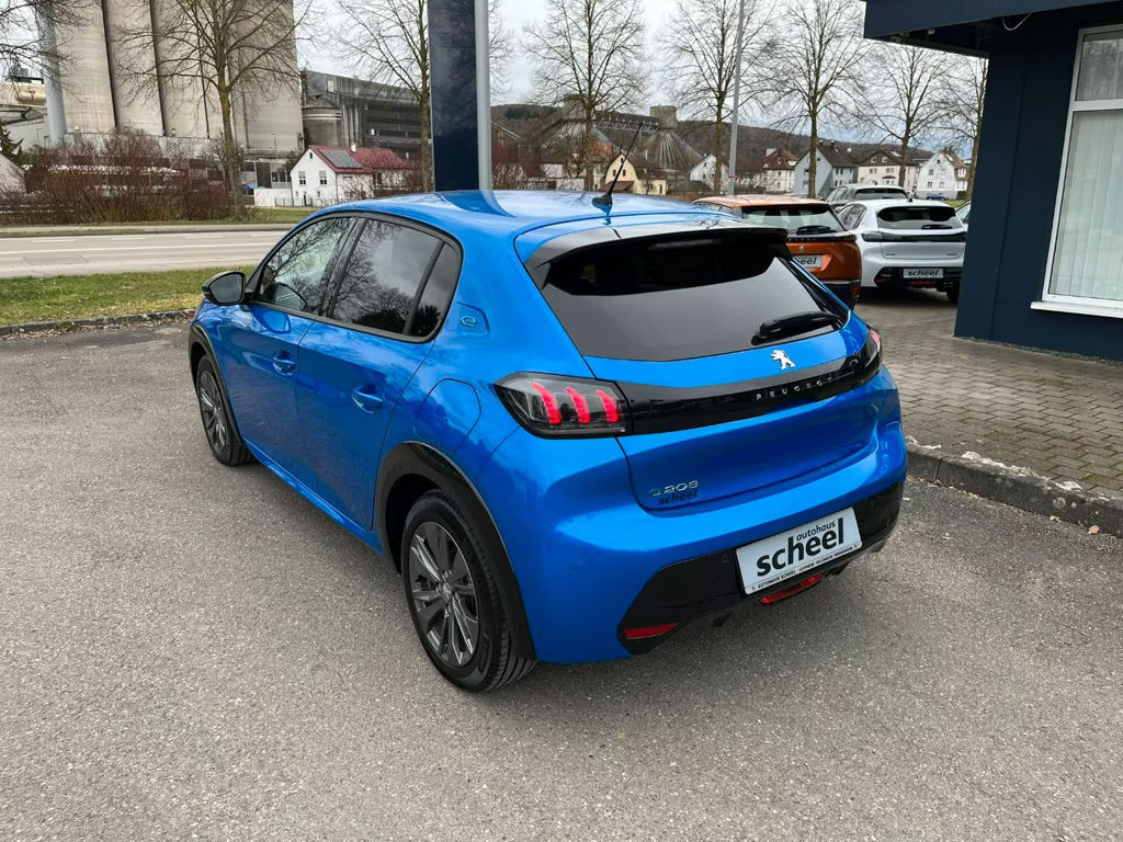Peugeot e-208