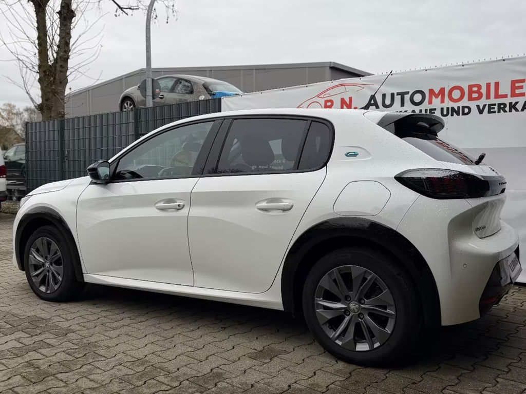 Peugeot e-208