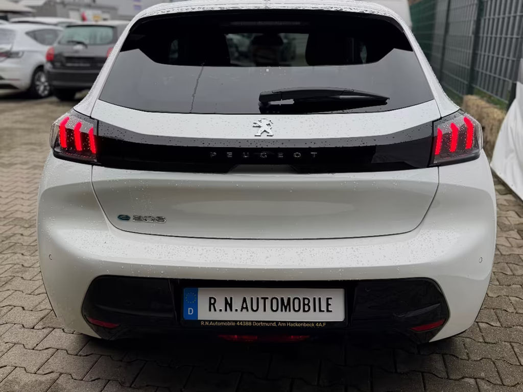Peugeot e-208