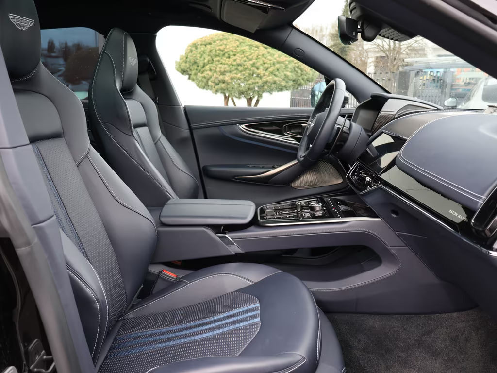 Aston Martin DBX