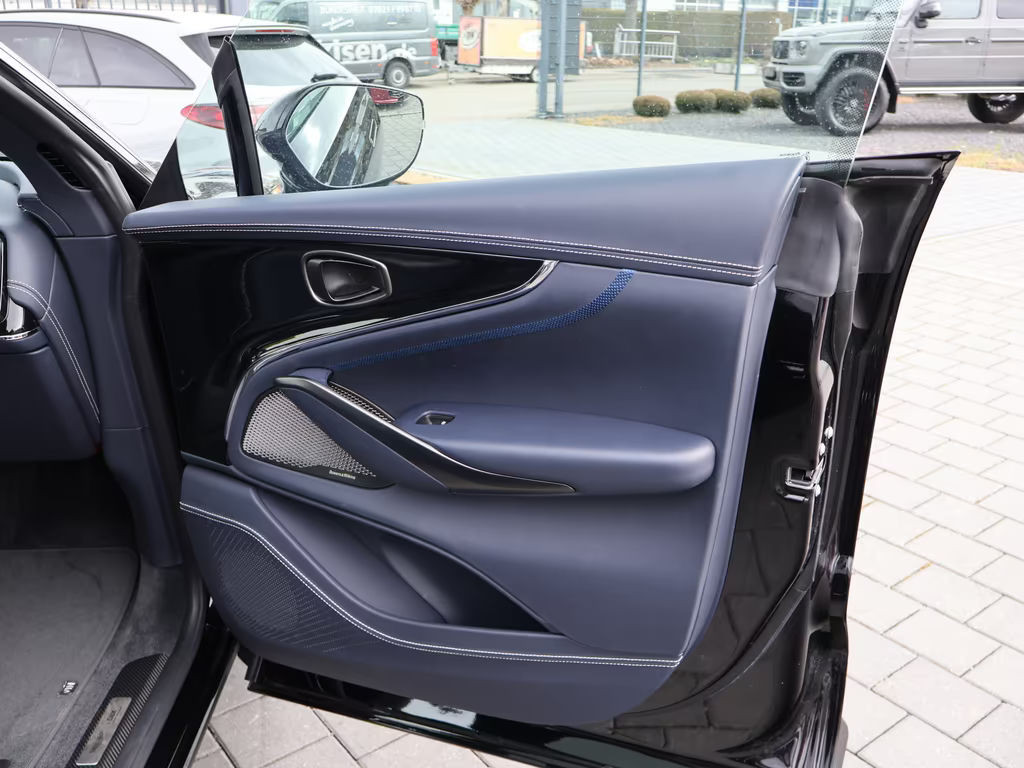 Aston Martin DBX