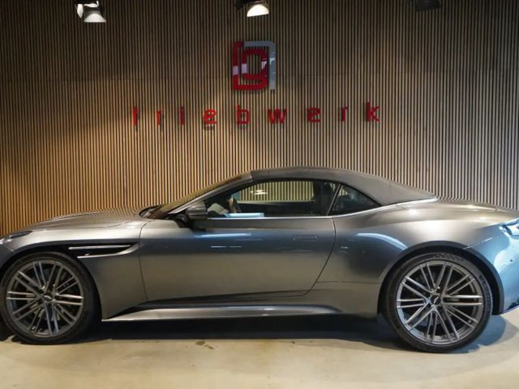 Aston Martin DB12