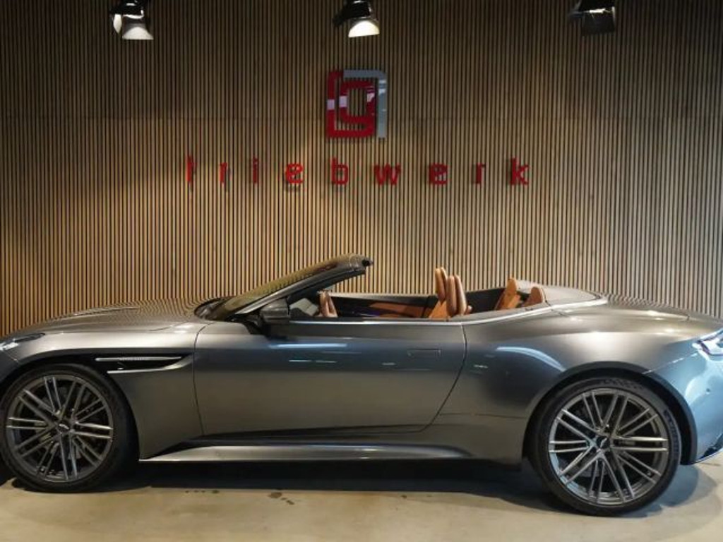 Aston Martin DB12