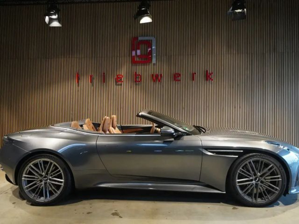 Aston Martin DB12