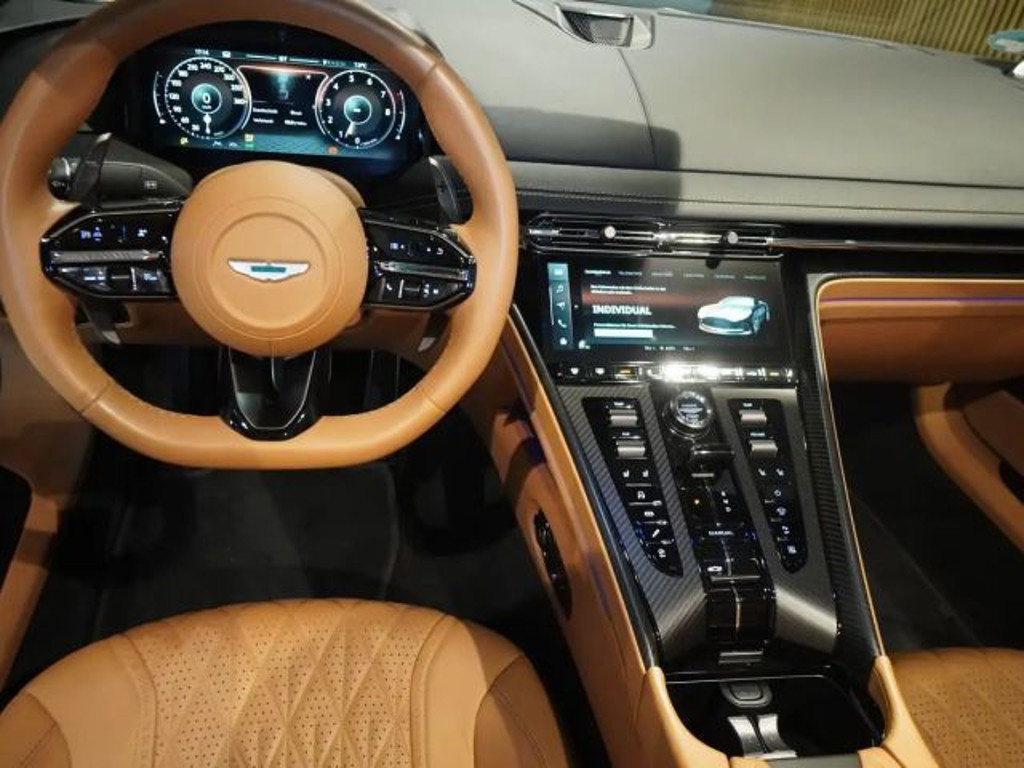 Aston Martin DB12