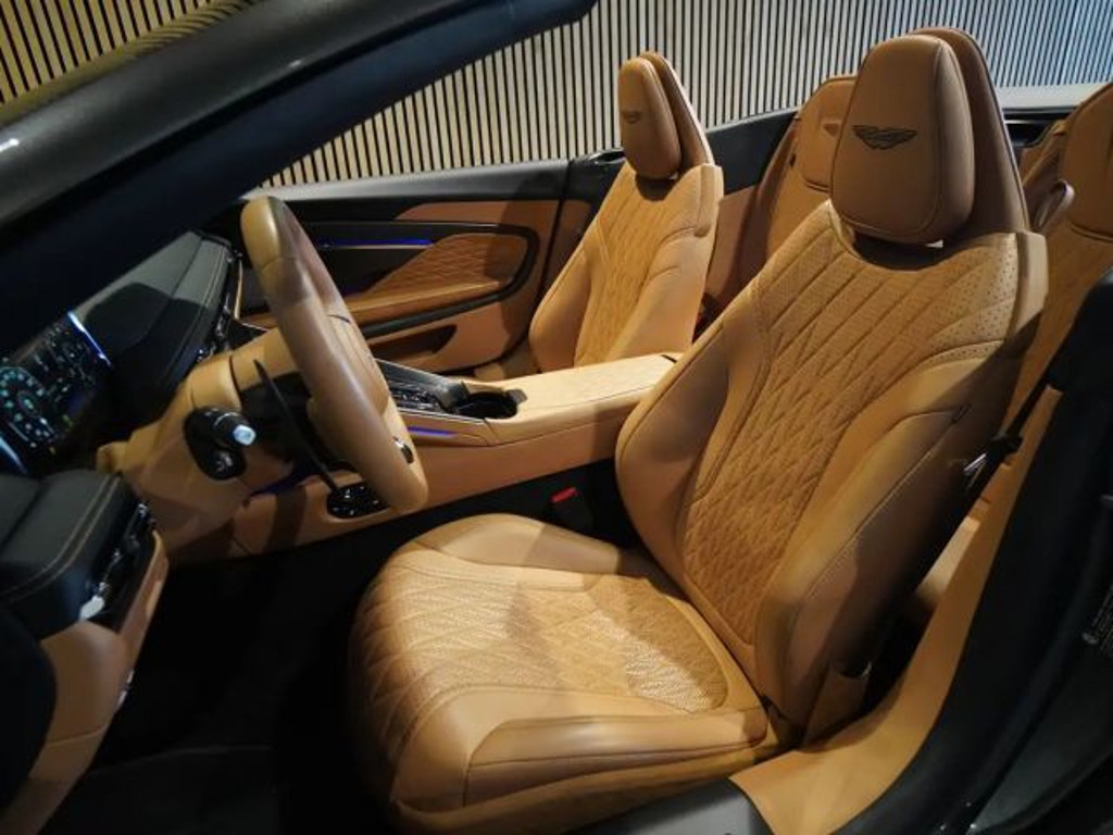 Aston Martin DB12