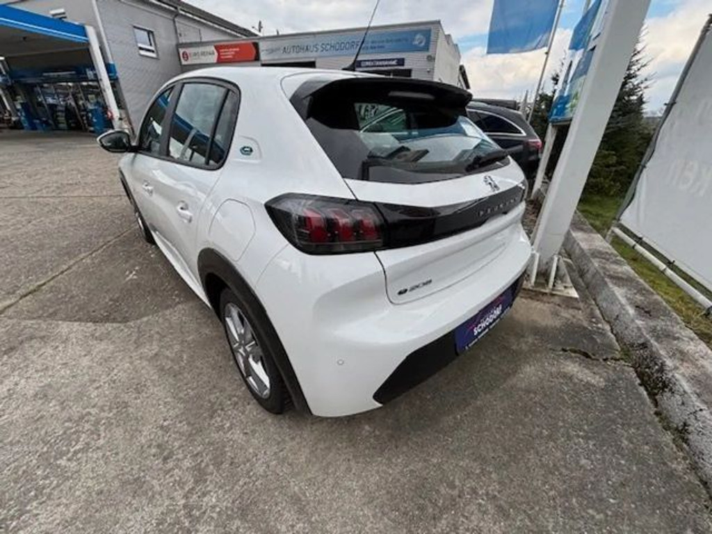 Peugeot e-208