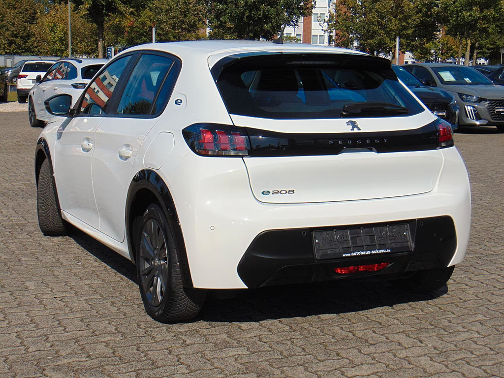 Peugeot e-208