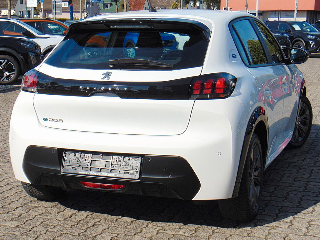 Peugeot e-208