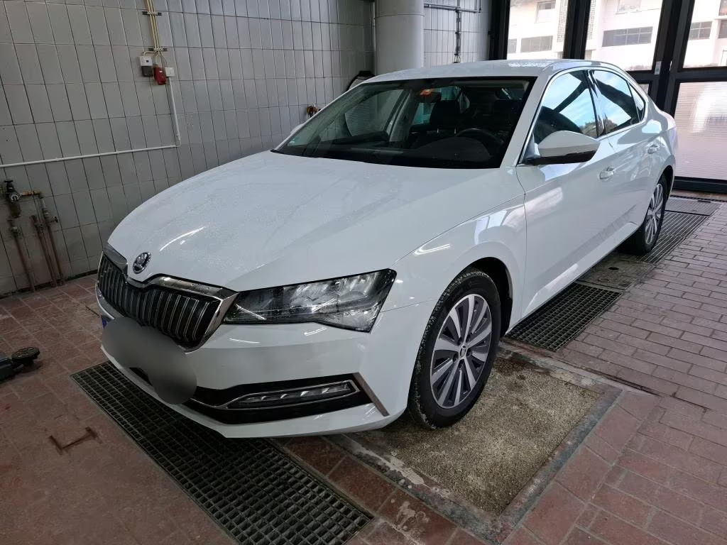 Skoda Superb 2022 Hybride Benzine