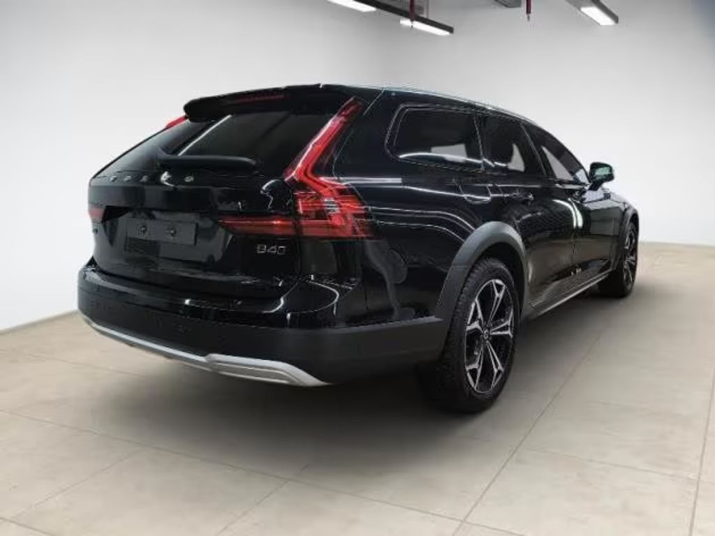 Volvo V90 Cross Country