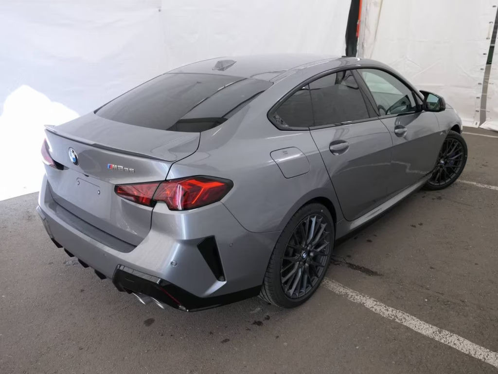 BMW M235
