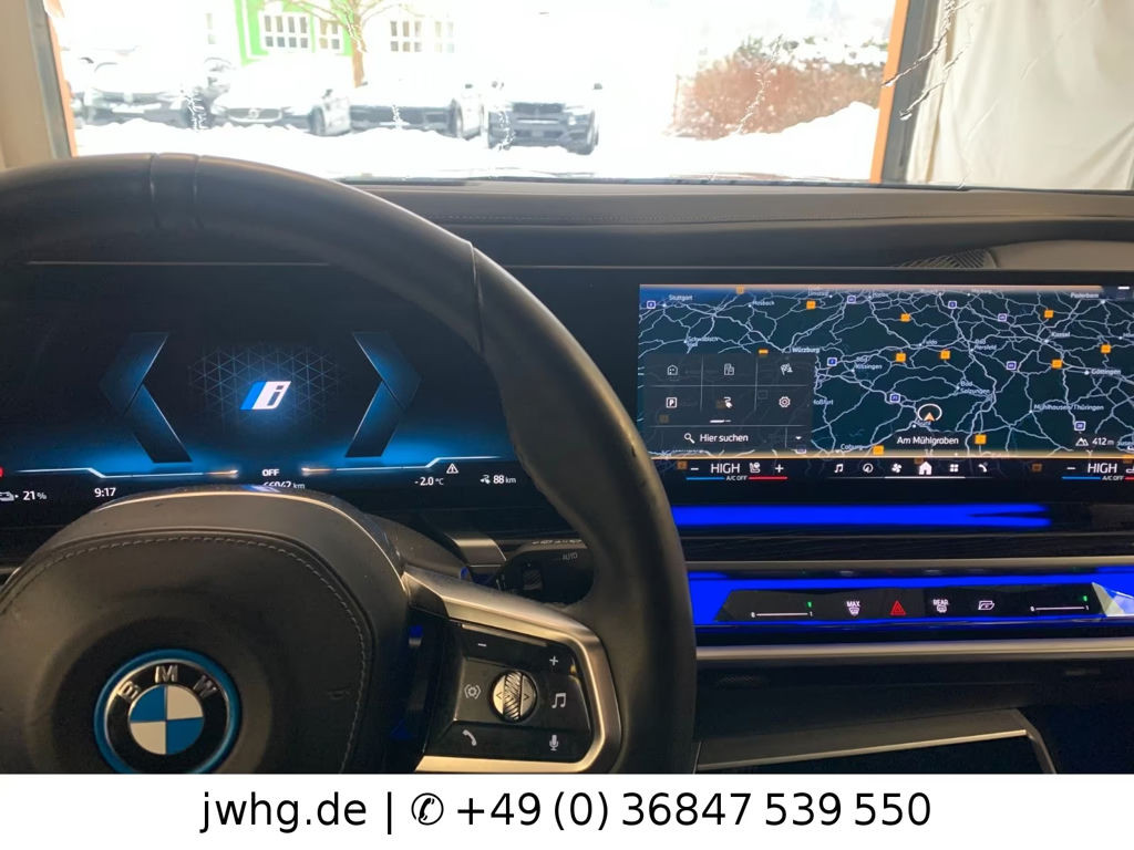 BMW i7