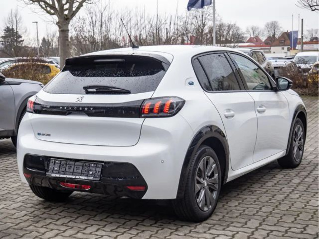 Peugeot e-208