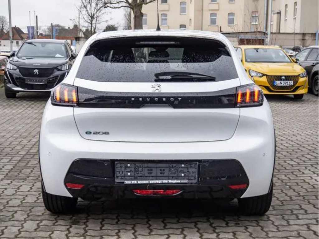 Peugeot e-208