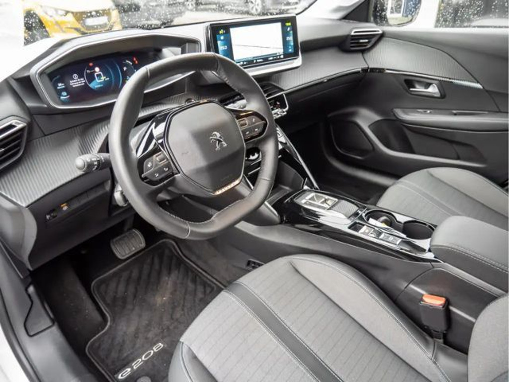 Peugeot e-208
