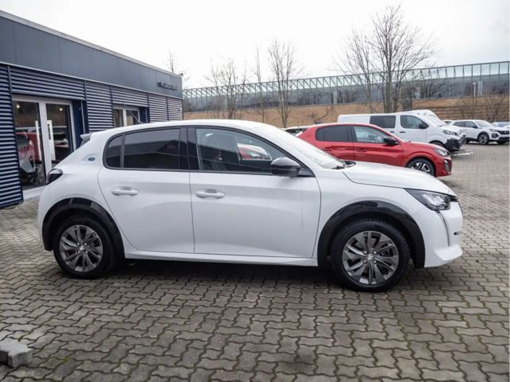 Peugeot e-208