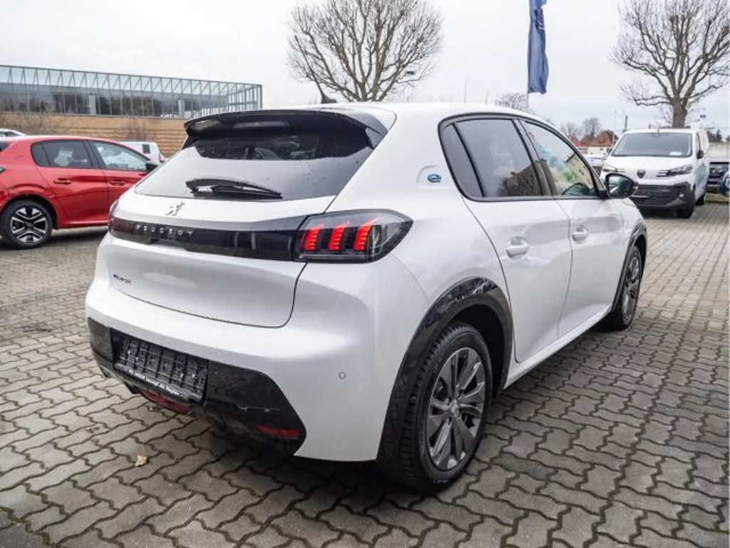 Peugeot e-208