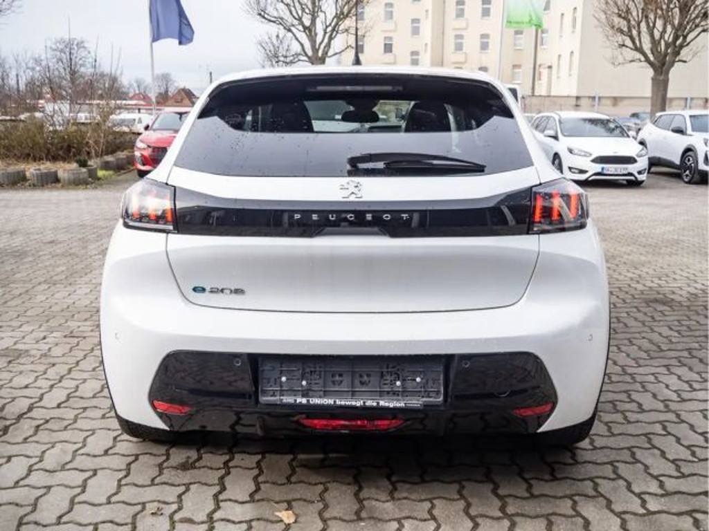 Peugeot e-208