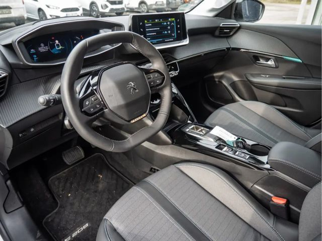 Peugeot e-208
