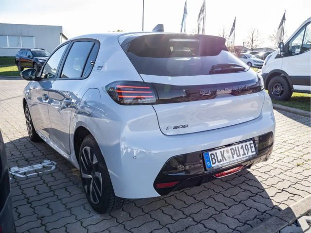 Peugeot e-208