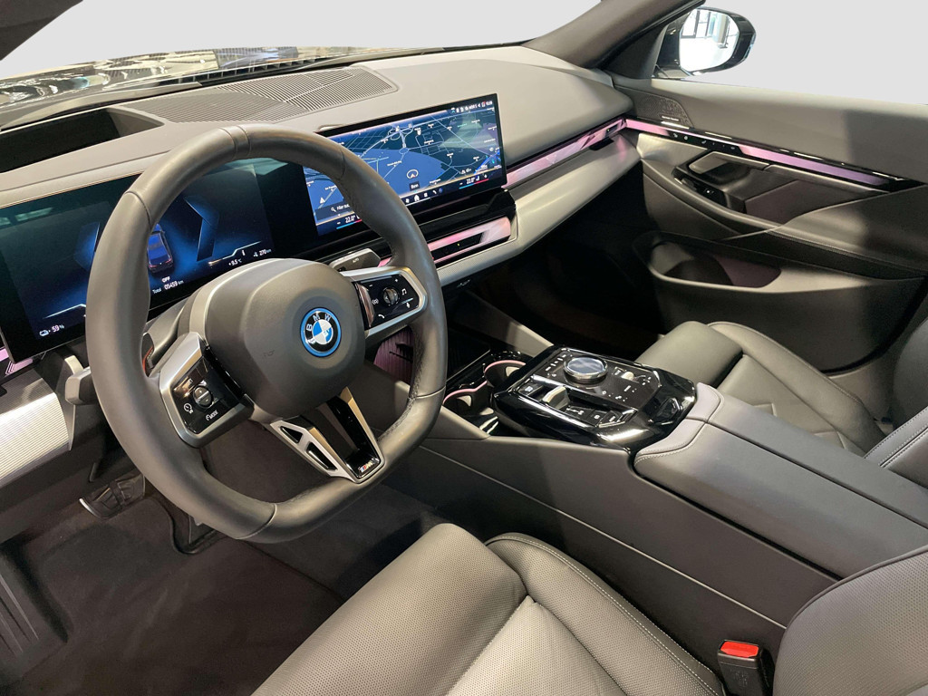 BMW i5