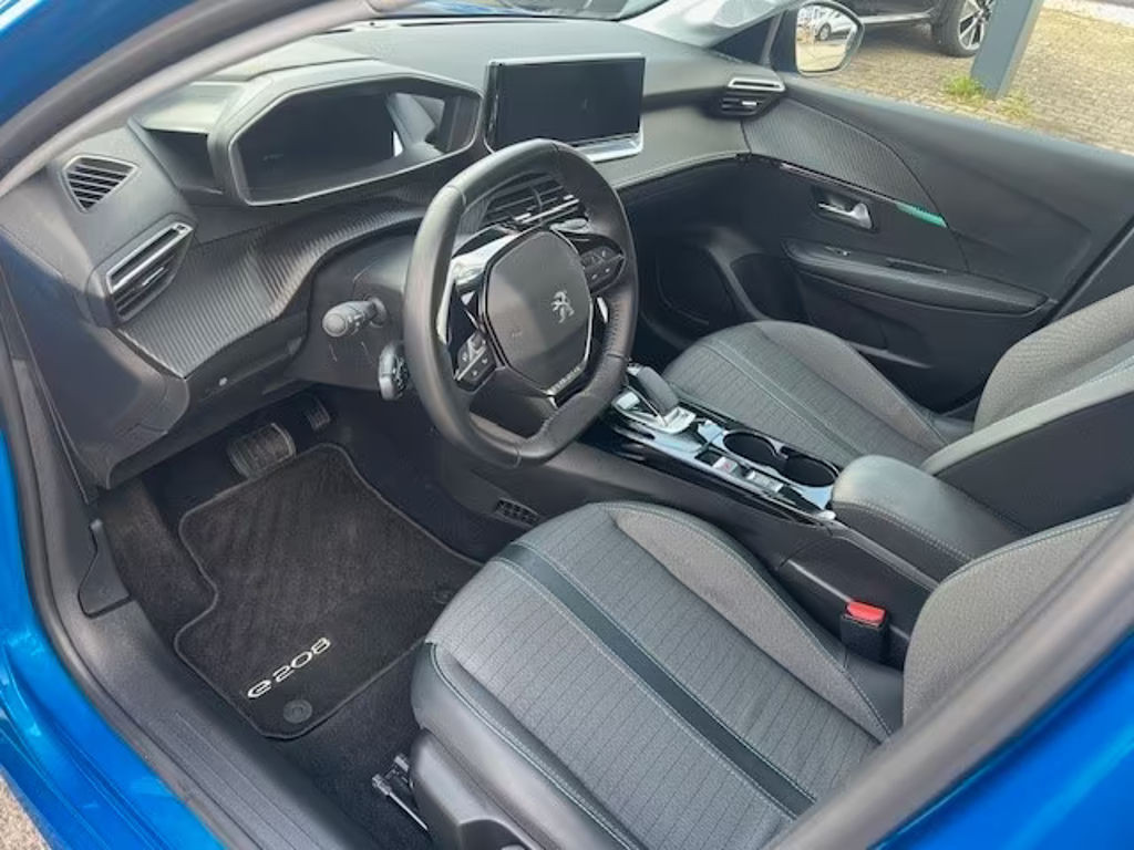Peugeot e-208