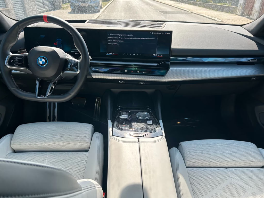 BMW i5