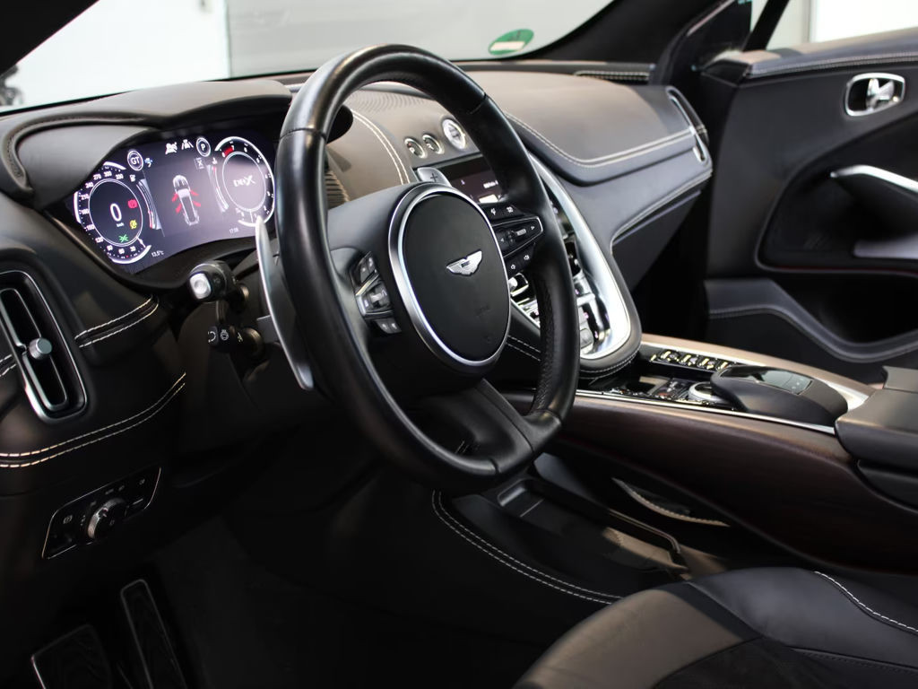 Aston Martin DBX