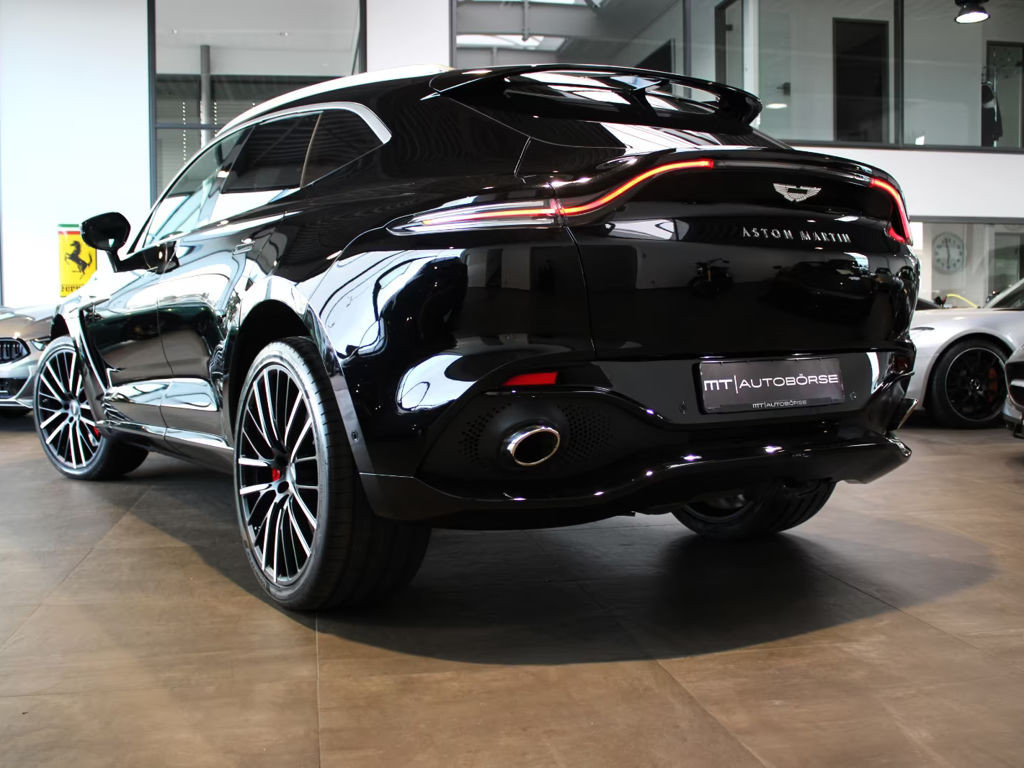 Aston Martin DBX