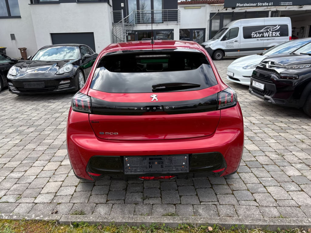Peugeot e-208