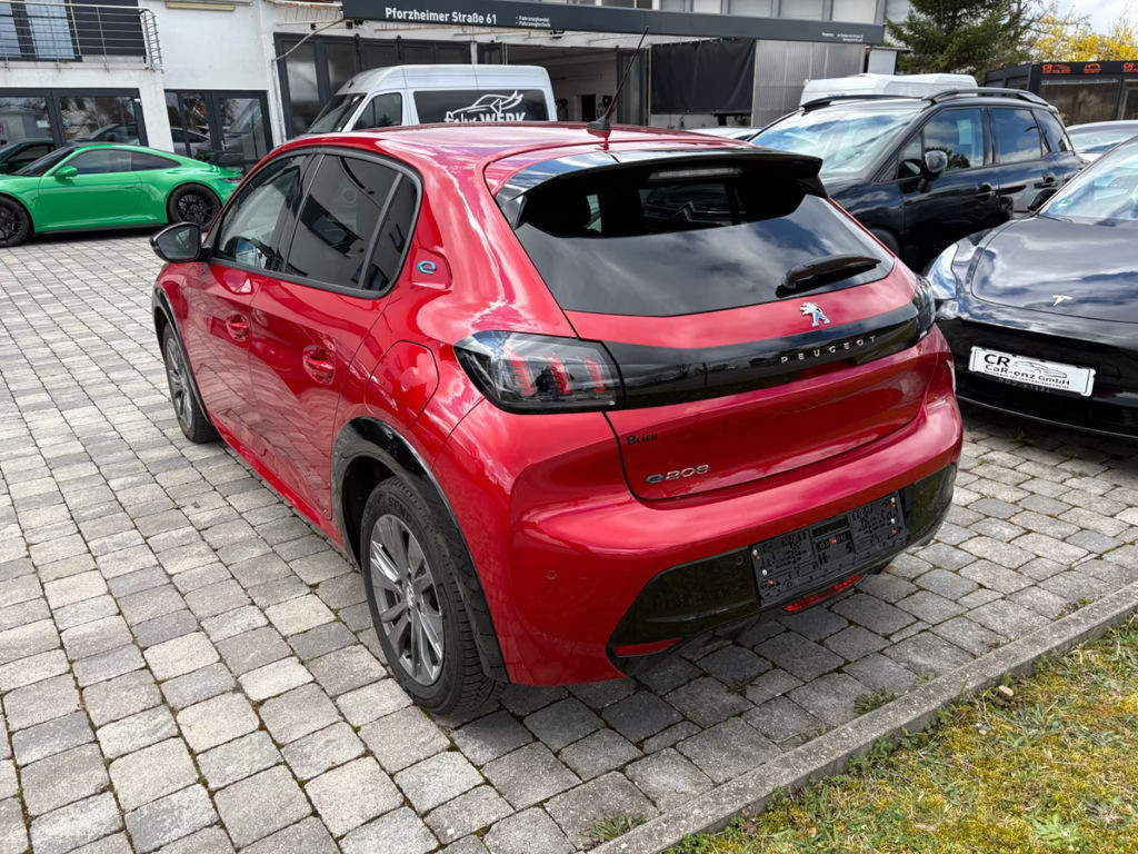 Peugeot e-208