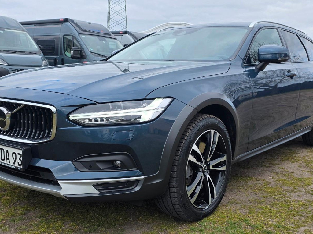 Volvo V90 Cross Country