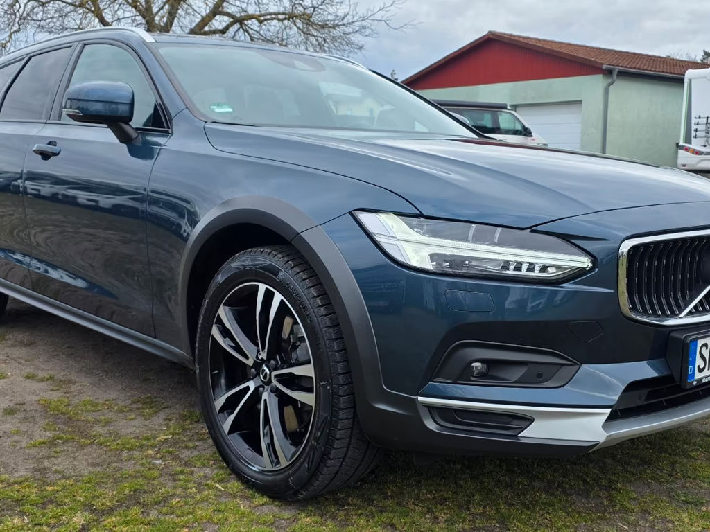 Volvo V90 Cross Country