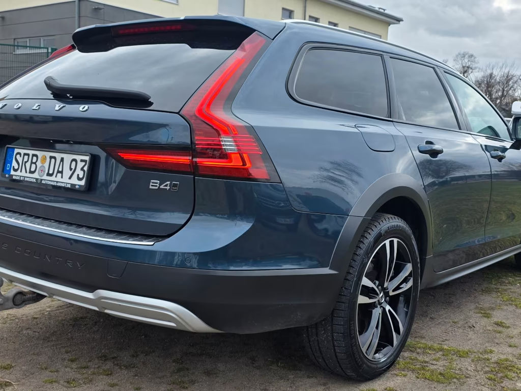 Volvo V90 Cross Country