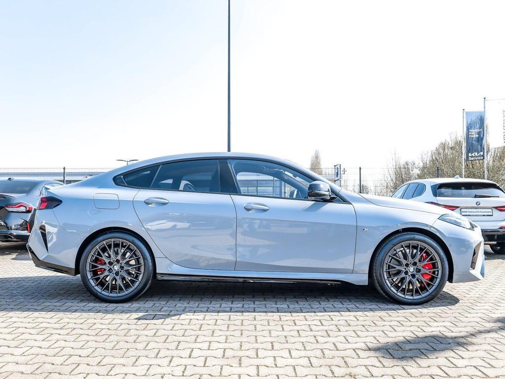 BMW M235