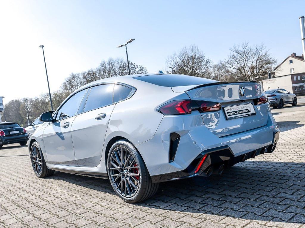 BMW M235